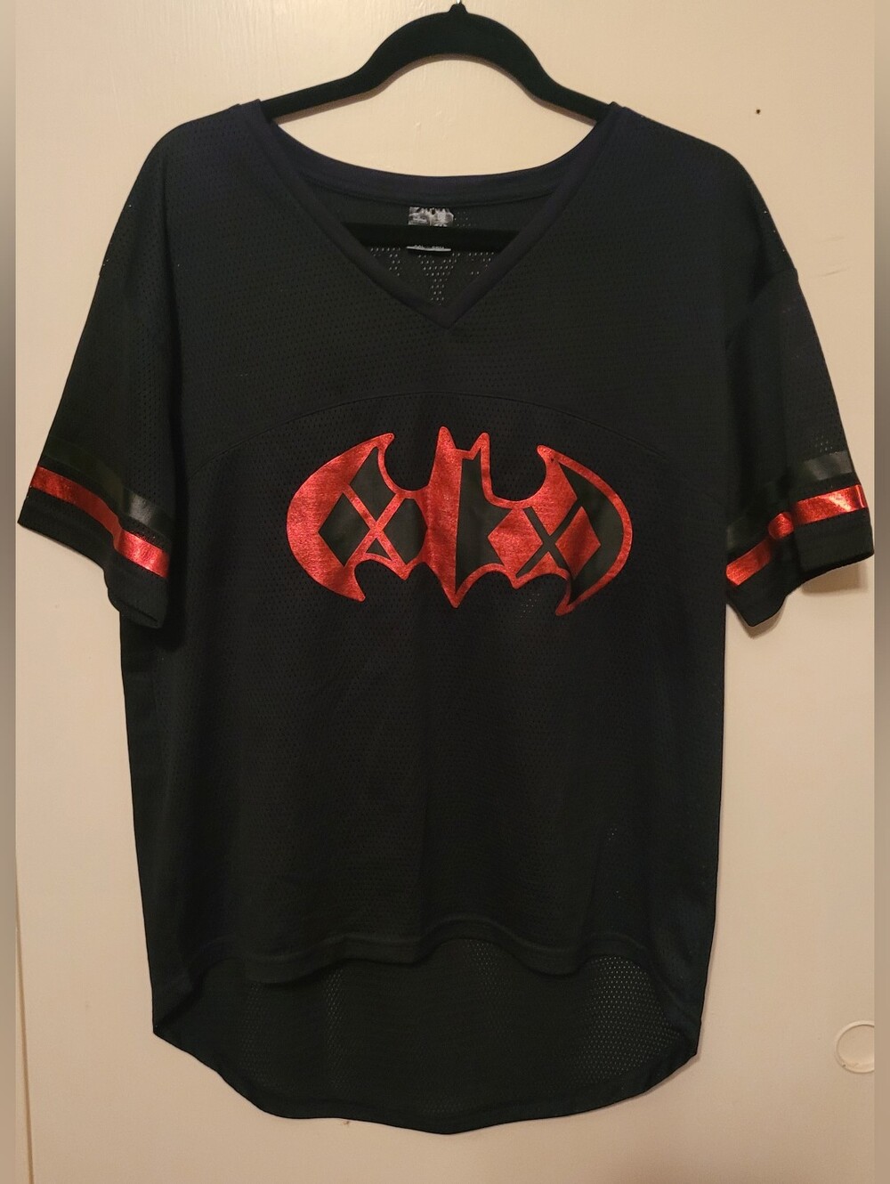 Six flags DC Harley Quinn Batman Logo Mesh V-Neck jersey Black/Red size XXL